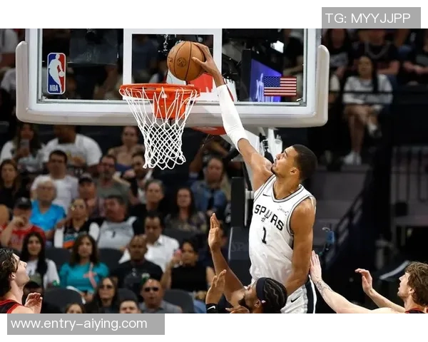 小卡近期表现惊艳四战狂砍156分创生涯新高并送出6次盖帽 小卡近期表现惊艳四战狂砍156分创生涯新高并送出6次盖帽